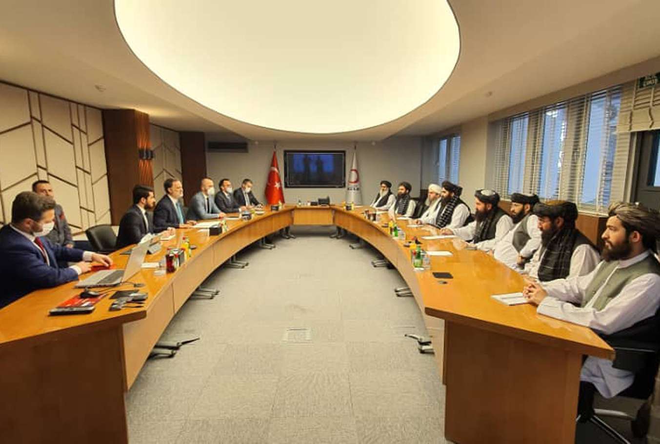 مسئولین دولت افغانستان هلال احمر و سازمان امور دینی ترکیه را زیارت کردند